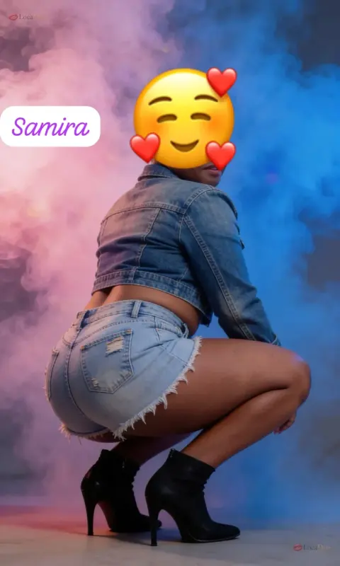 Morena latina ,complaciente juguetona