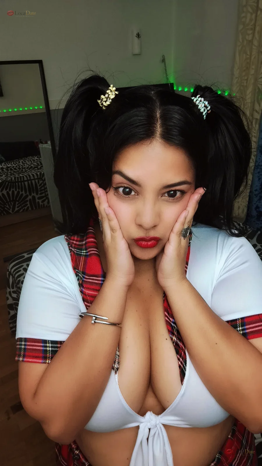 SOL Latina sexy