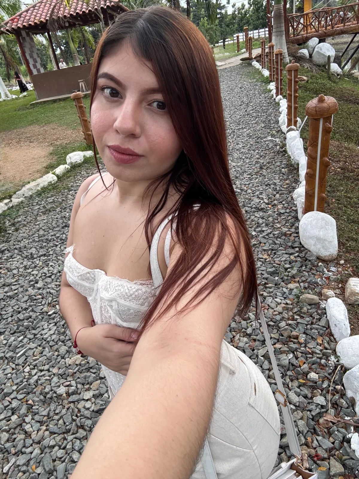 Blanca culona y tatuada